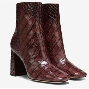 CODIE ANKLE BOOTIE in Bordeaux Red
Burgundy Croc